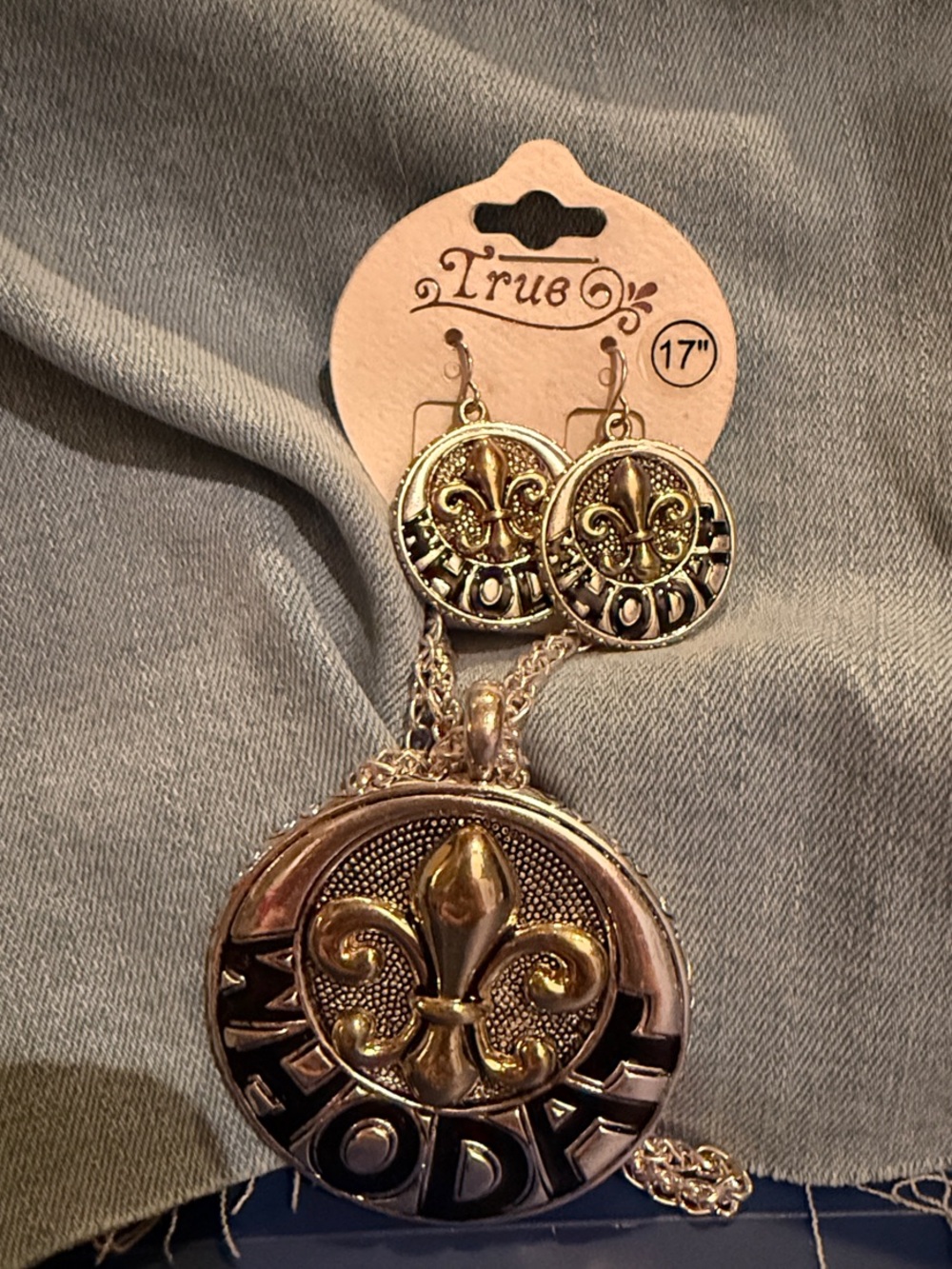 Fleur-de-Lis Pendant Necklace and Earring Set - WHODAT